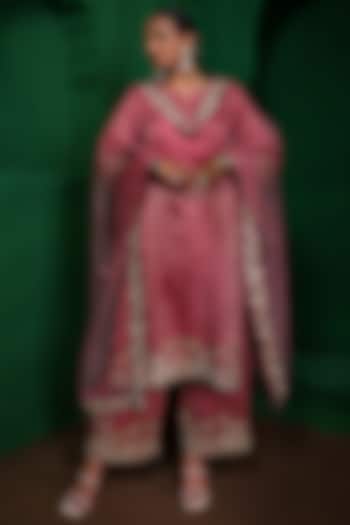 Old Rose Tissue Chanderi Aari Embroidered Kurta Set by Charu Makkar at Pernia's Pop Up Shop