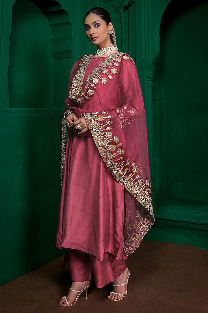 Old Rose Dupion Silk Aari Embroidered Kurta Set by Charu Makkar at Pernia's Pop Up Shop