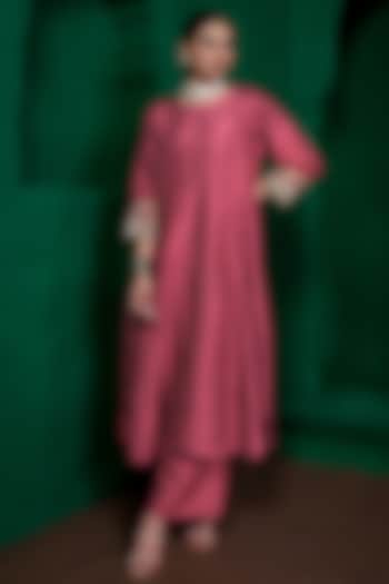 Old Rose Dupion Silk Aari Embroidered Kurta Set by Charu Makkar at Pernia's Pop Up Shop