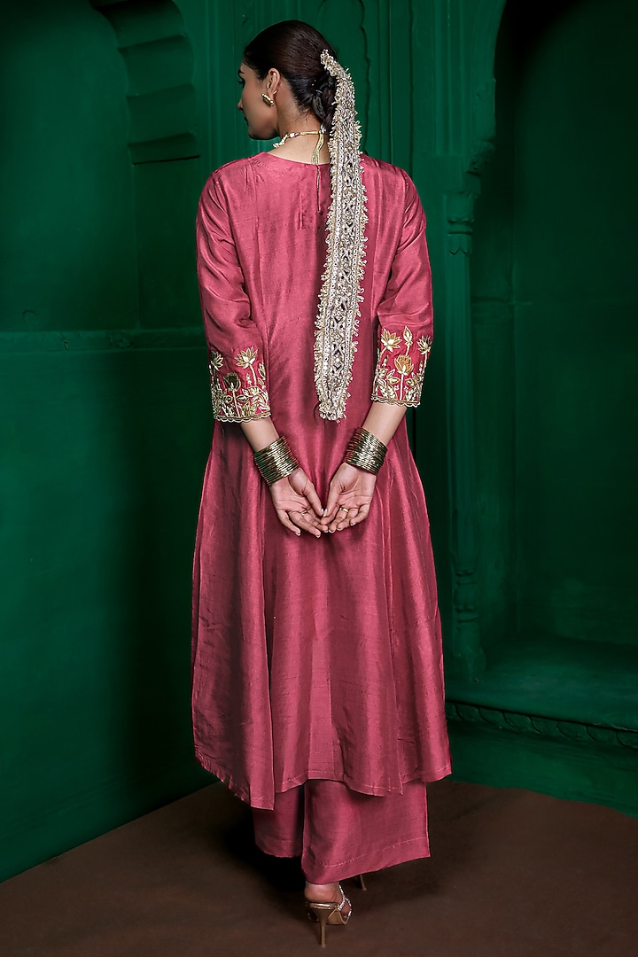 Old Rose Dupion Silk Aari Embroidered Kurta Set by Charu Makkar at Pernia's Pop Up Shop
