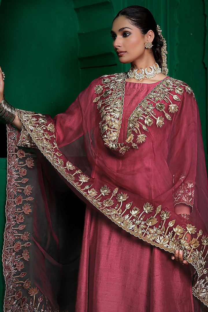 Old Rose Dupion Silk Aari Embroidered Kurta Set by Charu Makkar at Pernia's Pop Up Shop