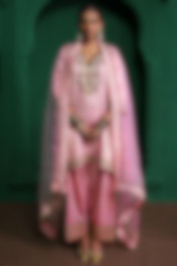 Rose Pink Crushed Tissue Aari Embroidered Kurta Set by Charu Makkar at Pernia's Pop Up Shop