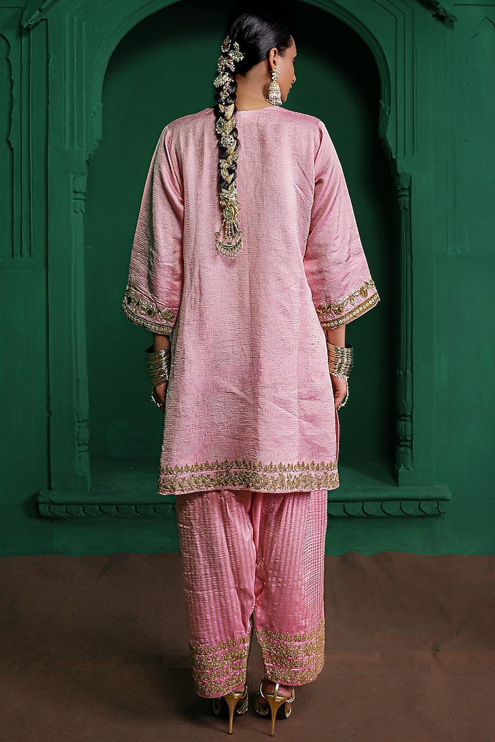 Rose Pink Crushed Tissue Aari Embroidered Kurta Set by Charu Makkar at Pernia's Pop Up Shop