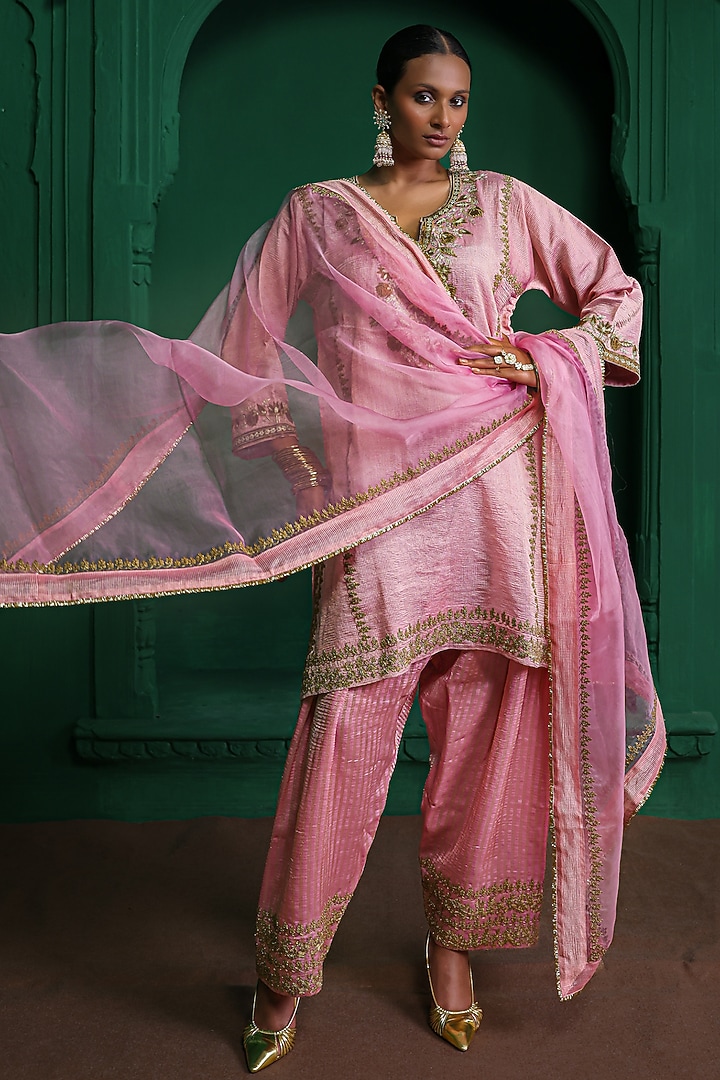 Rose Pink Crushed Tissue Aari Embroidered Kurta Set by Charu Makkar at Pernia's Pop Up Shop