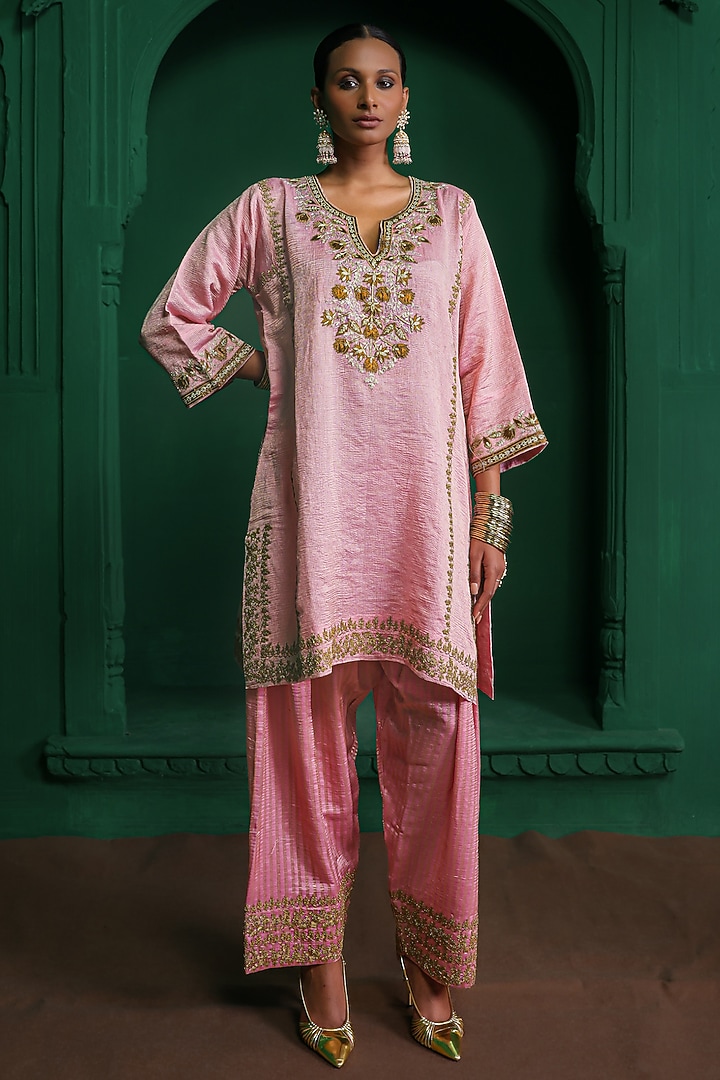 Rose Pink Crushed Tissue Aari Embroidered Kurta Set by Charu Makkar at Pernia's Pop Up Shop