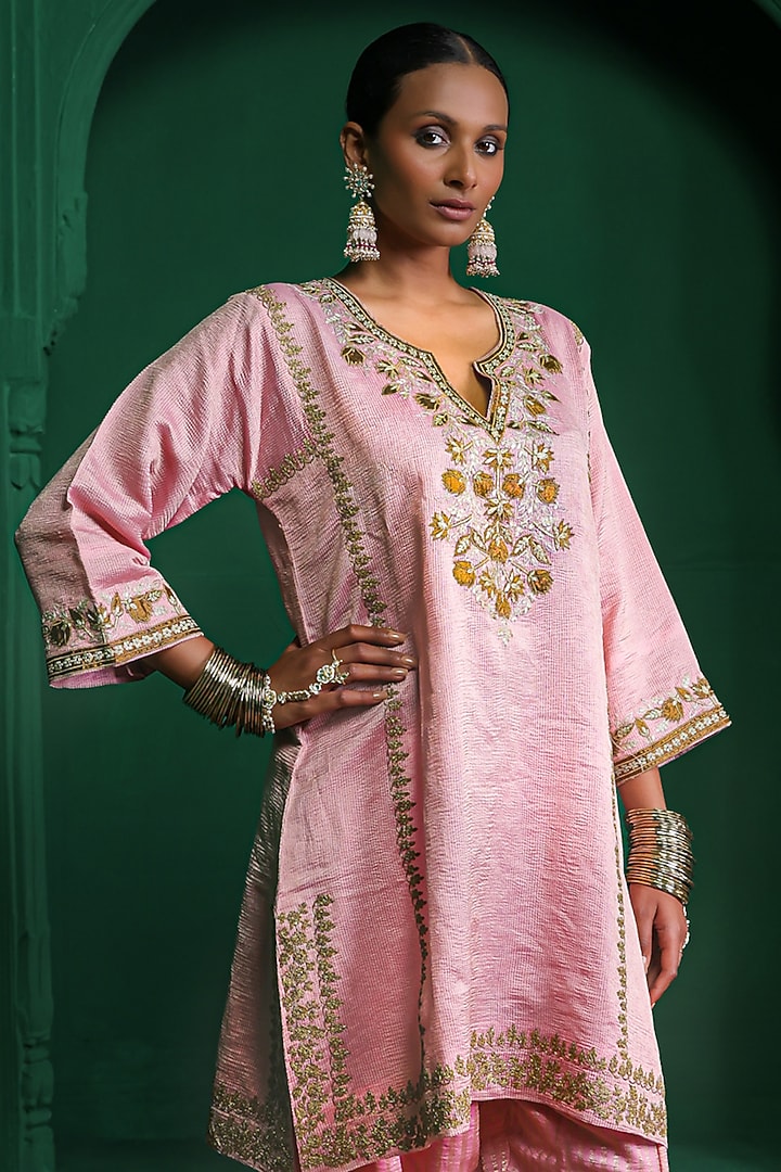 Rose Pink Crushed Tissue Aari Embroidered Kurta Set by Charu Makkar at Pernia's Pop Up Shop