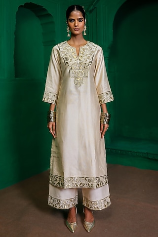 Pearl-Colored Silk Chanderi Applique Embroidered Kurta Set by Charu Makkar