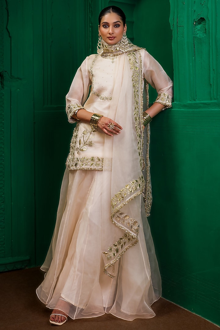 Pearl-Colored Organza Wedding Sharara Set by Charu Makkar at Pernia's Pop Up Shop
