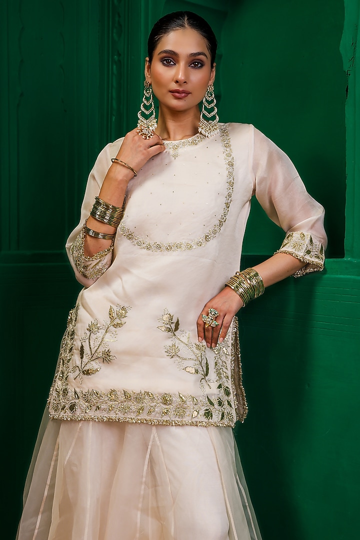 Pearl-Colored Organza Wedding Sharara Set by Charu Makkar at Pernia's Pop Up Shop