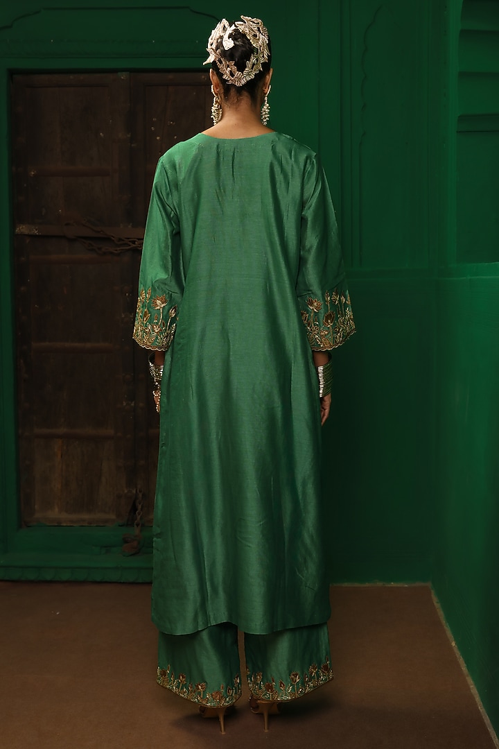 Forest Green Silk Chanderi Aari Embroidered Kurta Set by Charu Makkar at Pernia's Pop Up Shop