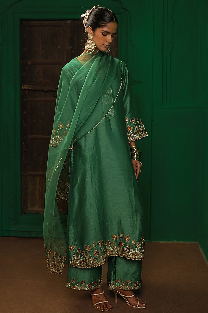 Forest Green Silk Chanderi Aari Embroidered Kurta Set by Charu Makkar at Pernia's Pop Up Shop