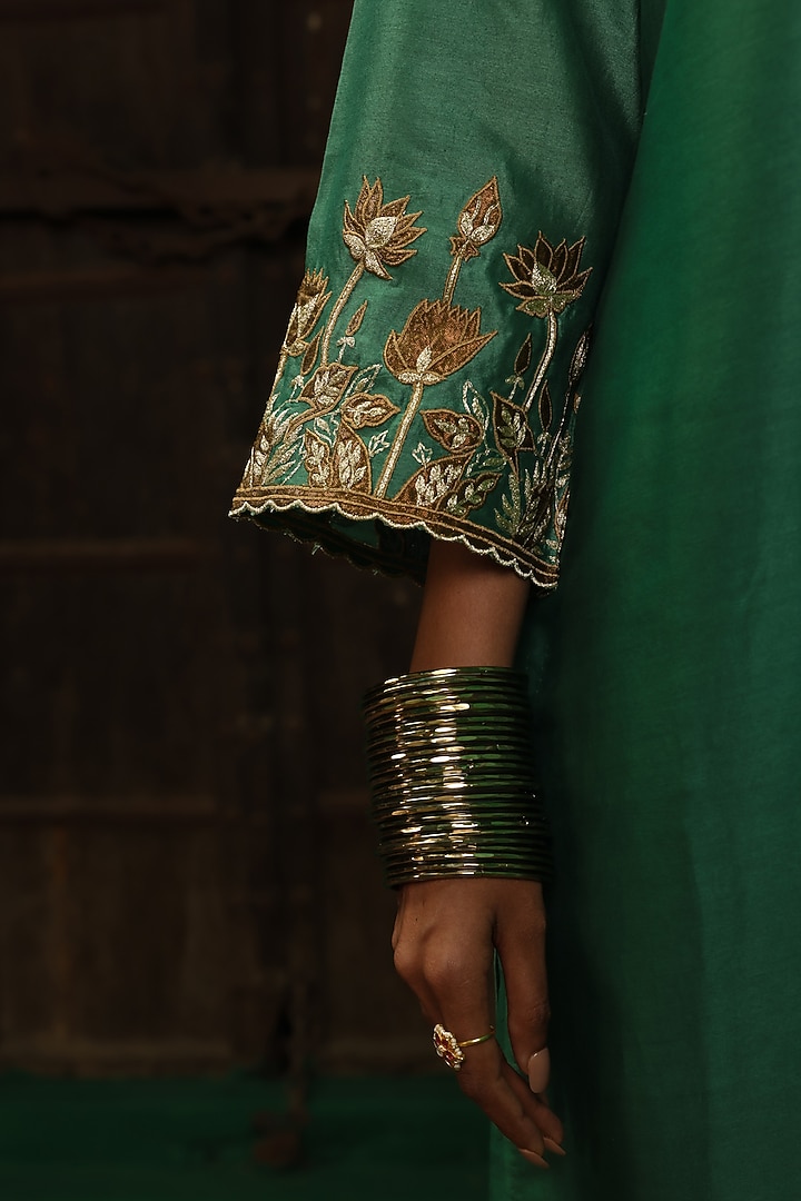 Forest Green Silk Chanderi Aari Embroidered Kurta Set by Charu Makkar at Pernia's Pop Up Shop
