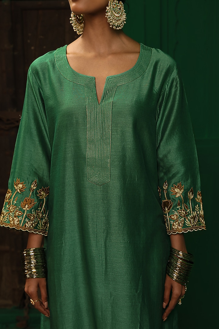 Forest Green Silk Chanderi Aari Embroidered Kurta Set by Charu Makkar at Pernia's Pop Up Shop