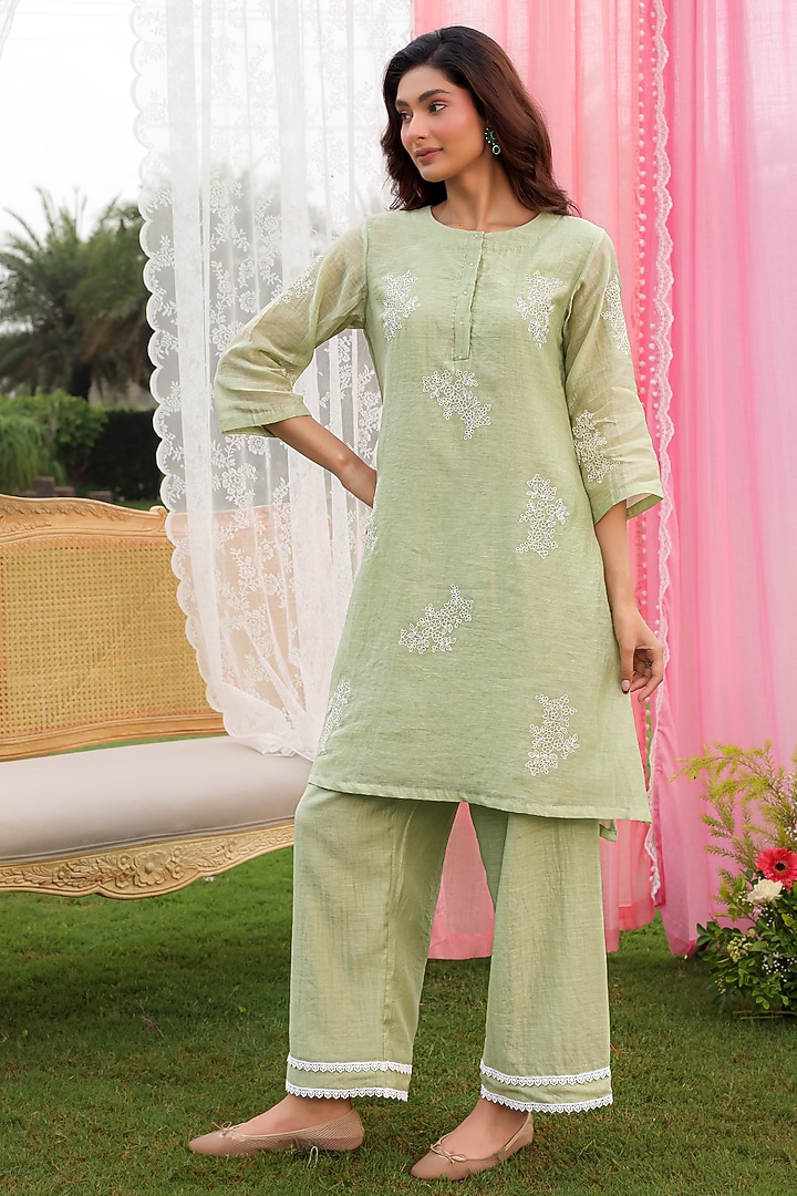 Elaichi Green Mul Chanderi Dori Work Kurta Set by Charu Makkar at Pernia's Pop Up Shop