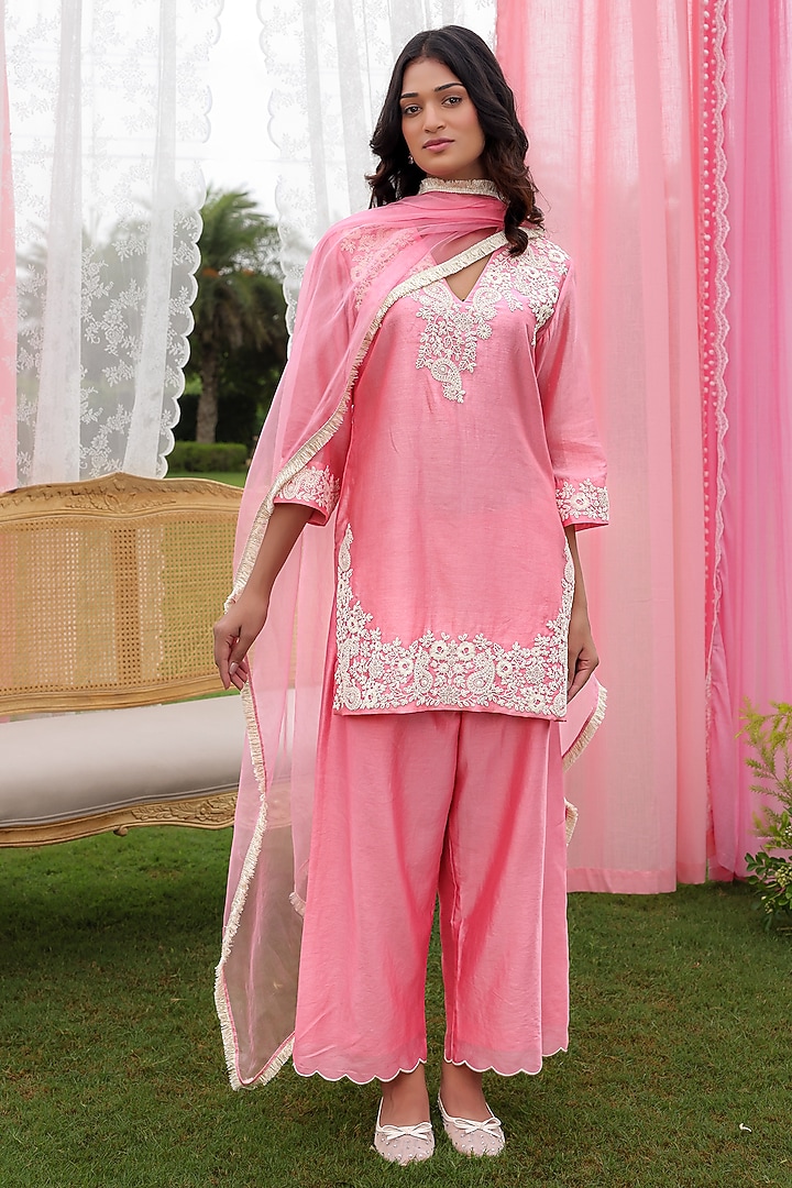 Peach Pink Silk Chanderi Dori Work Kurta Set by Charu Makkar at Pernia's Pop Up Shop