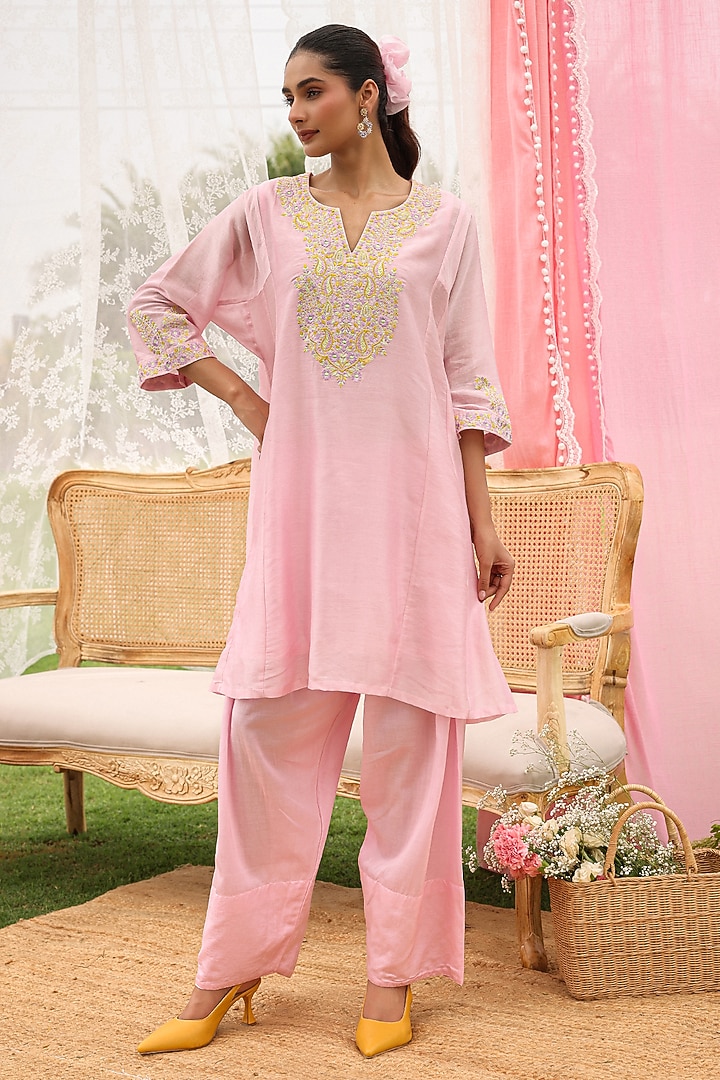 Pink Silk Chanderi Resham Work Kurta Set by Charu Makkar at Pernia's Pop Up Shop