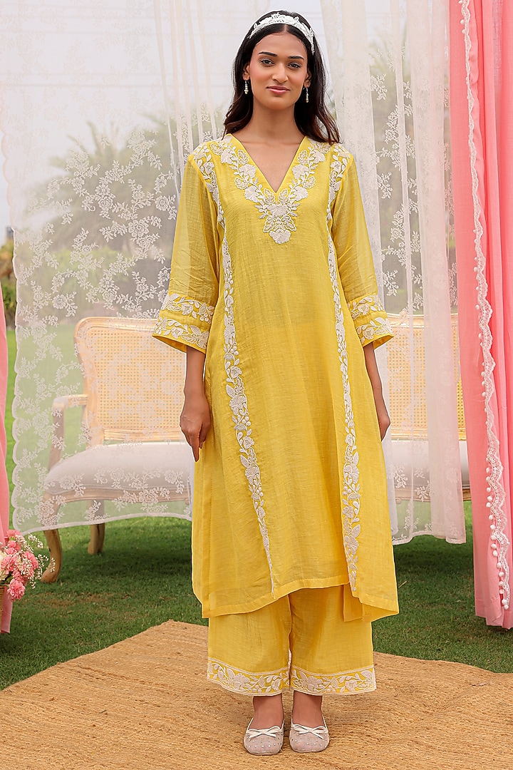 Yellow Mul Chanderi Dori Work Kurta Set by Charu Makkar at Pernia's Pop Up Shop