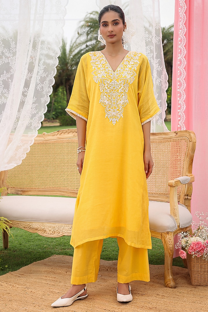 Yellow Mul Chanderi Dori Work Kurta Set by Charu Makkar at Pernia's Pop Up Shop