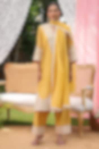 Mustard Mul Chanderi Dori Work Kurta Set by Charu Makkar at Pernia's Pop Up Shop