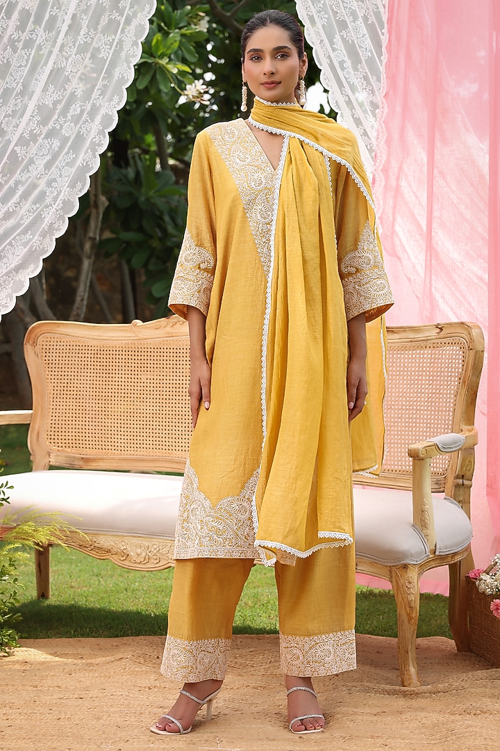 Mustard Mul Chanderi Dori Work Kurta Set by Charu Makkar at Pernia's Pop Up Shop