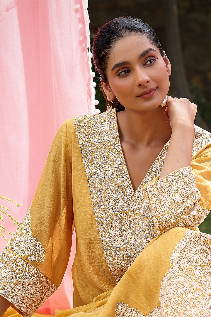 Mustard Mul Chanderi Dori Work Kurta Set by Charu Makkar at Pernia's Pop Up Shop