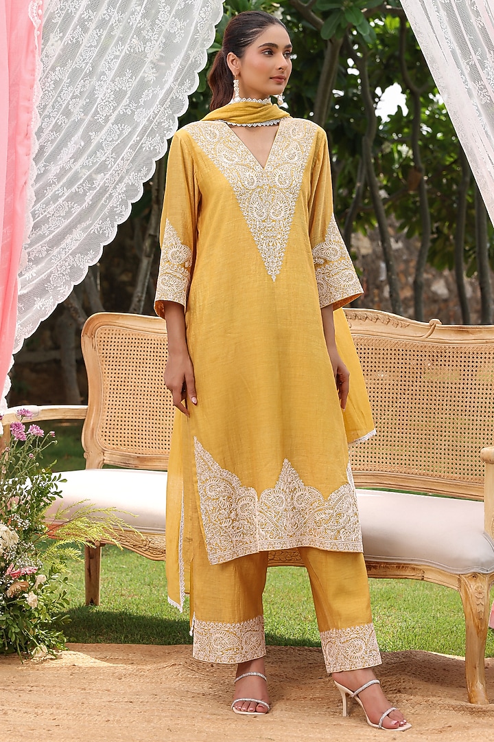 Mustard Mul Chanderi Dori Work Kurta Set by Charu Makkar at Pernia's Pop Up Shop