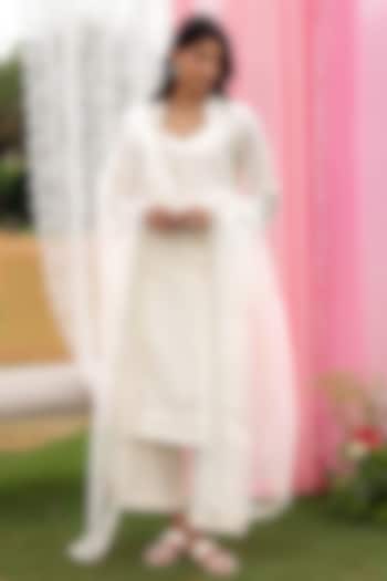 Pearl White Silk Chanderi Dori Work Kurta Set by Charu Makkar at Pernia's Pop Up Shop