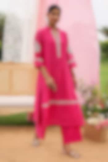 Rani Pink Mul Chanderi Resham Work Kurta Set by Charu Makkar at Pernia's Pop Up Shop
