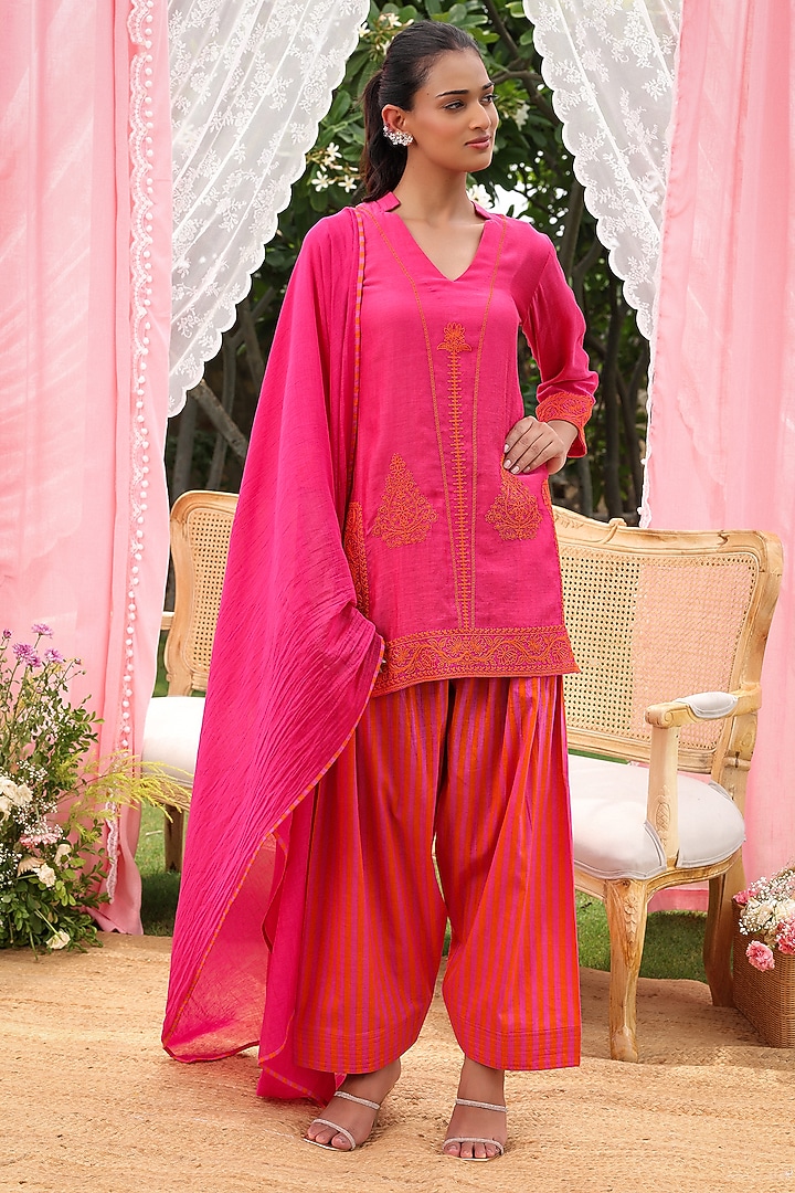 Rani Pink Mul Chanderi Dori Work Kurta Set by Charu Makkar at Pernia's Pop Up Shop