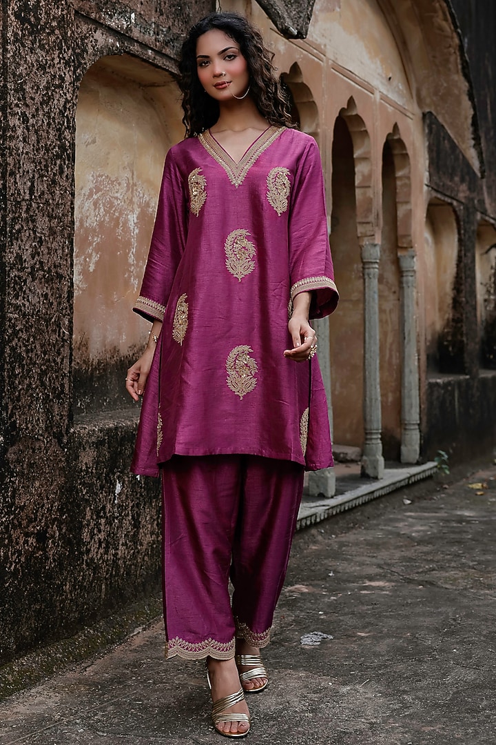 Plum Raw Silk Dori Hand Embroidered Kurta Set by Charu Makkar at Pernia's Pop Up Shop