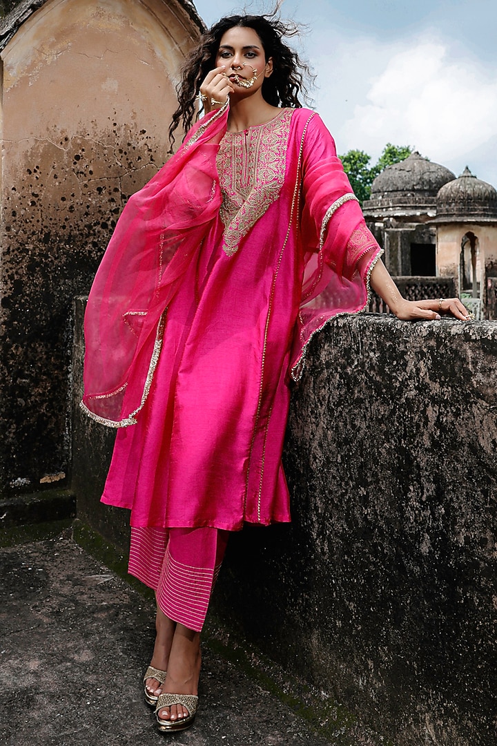 Rani Pink Raw Silk Dori Hand Embroidered Kurta Set by Charu Makkar at Pernia's Pop Up Shop