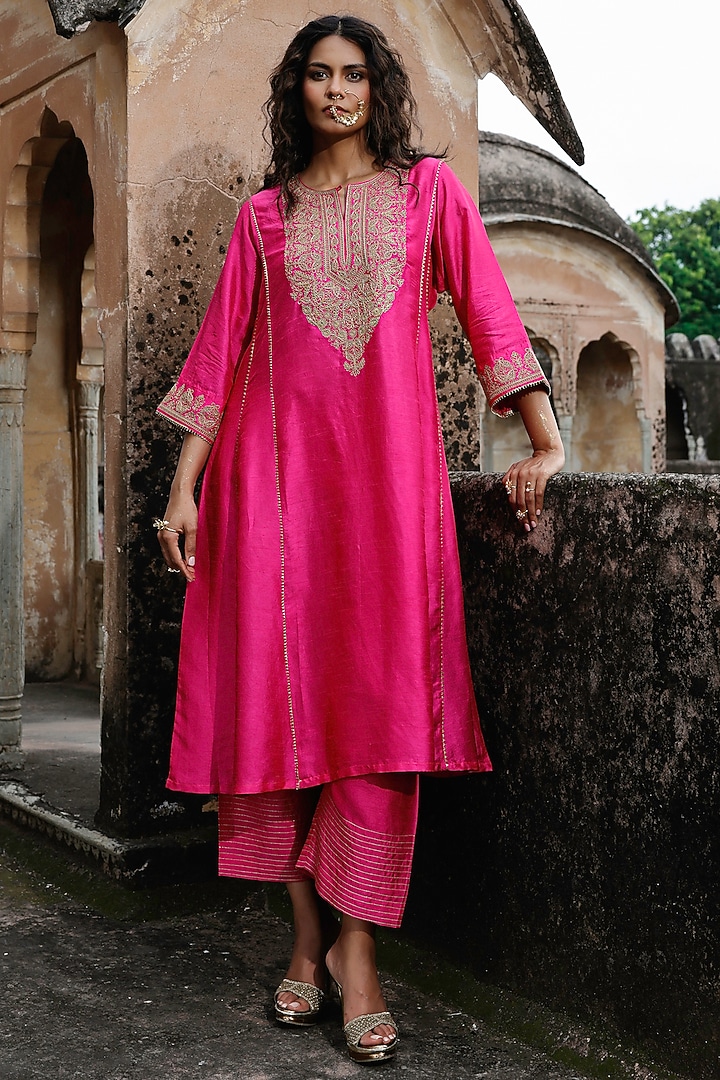 Rani Pink Raw Silk Dori Hand Embroidered Kurta Set by Charu Makkar at Pernia's Pop Up Shop
