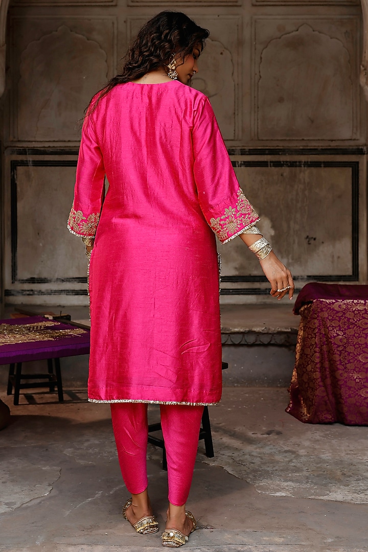 Rani Pink Raw Silk Dori Hand Embroidered Kurta Set by Charu Makkar at Pernia's Pop Up Shop