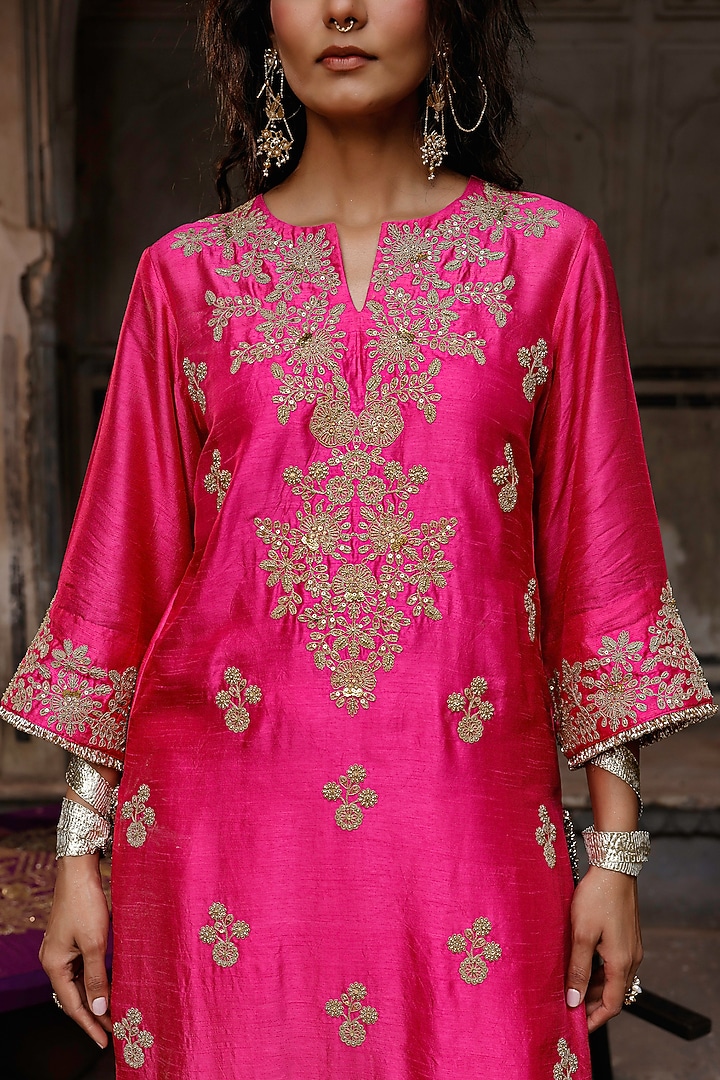 Rani Pink Raw Silk Dori Hand Embroidered Kurta Set by Charu Makkar at Pernia's Pop Up Shop