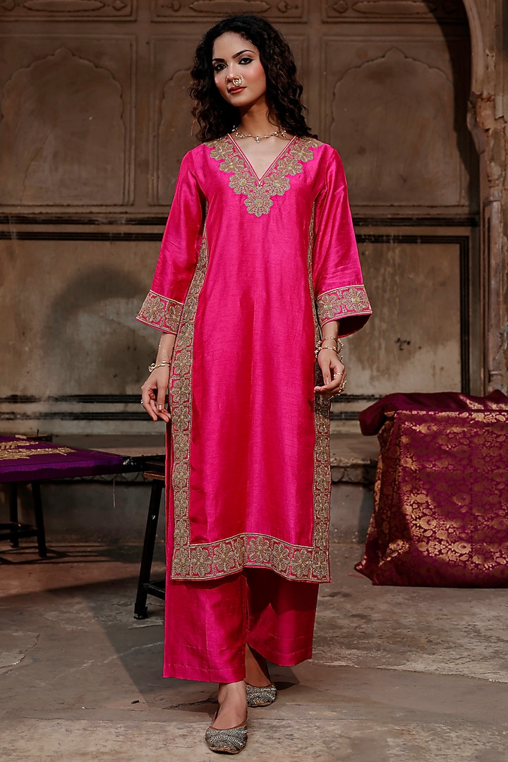 Rani Pink Raw Silk Dori Hand Embroidered Kurta Set by Charu Makkar at Pernia's Pop Up Shop