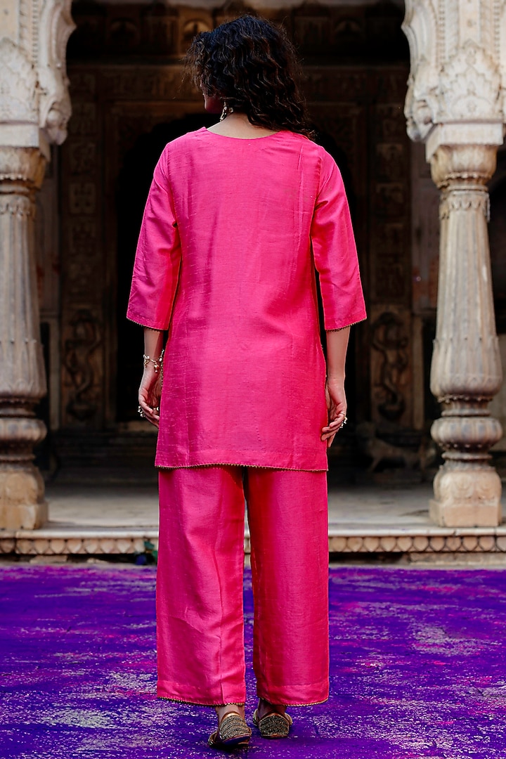 Rani Pink Raw Silk Dori Hand Embroidered Kurta Set by Charu Makkar at Pernia's Pop Up Shop