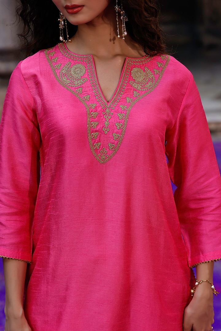 Rani Pink Raw Silk Dori Hand Embroidered Kurta Set by Charu Makkar at Pernia's Pop Up Shop
