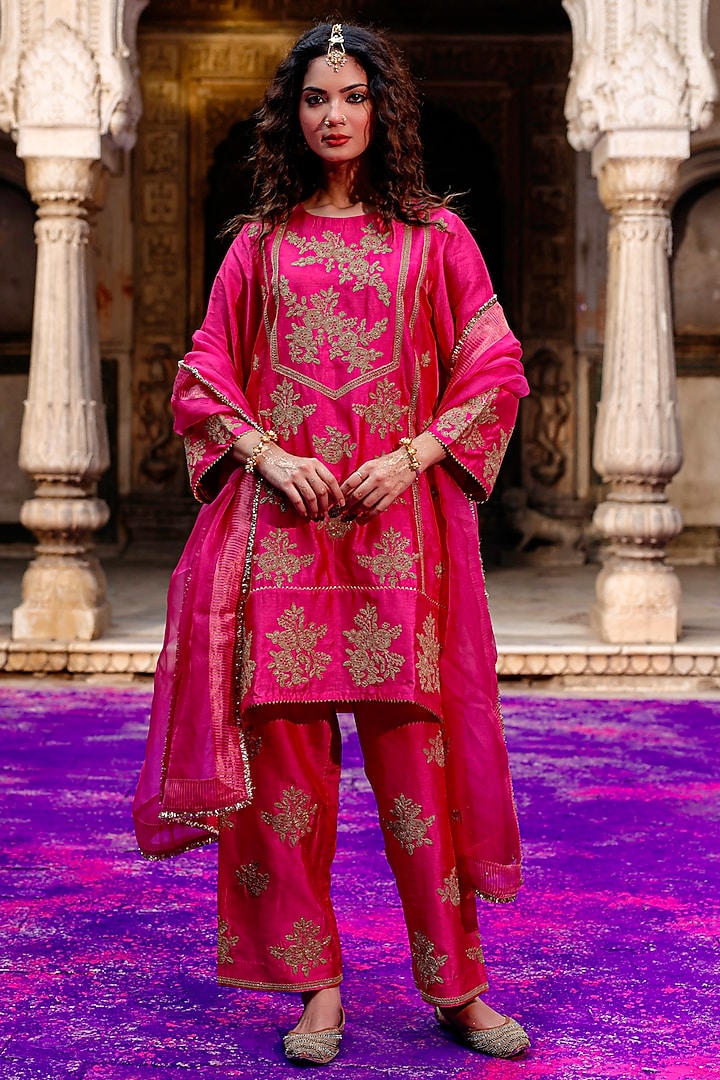 Rani Pink Raw Silk Dori Hand Embroidered Kurta Set by Charu Makkar at Pernia's Pop Up Shop