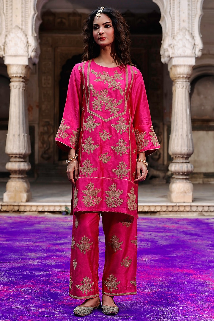 Rani Pink Raw Silk Dori Hand Embroidered Kurta Set by Charu Makkar at Pernia's Pop Up Shop