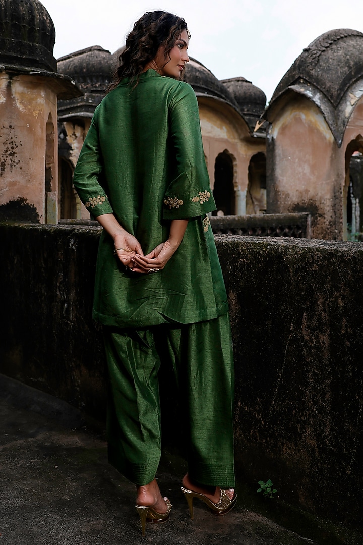 Dark Green Raw Silk Dori Hand Embroidered Short Kurta Set by Charu Makkar at Pernia's Pop Up Shop