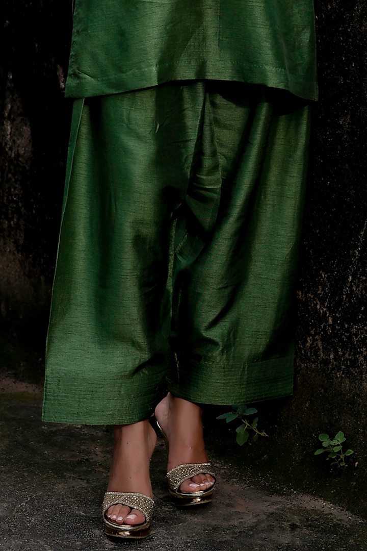 Dark Green Raw Silk Dori Hand Embroidered Short Kurta Set by Charu Makkar at Pernia's Pop Up Shop