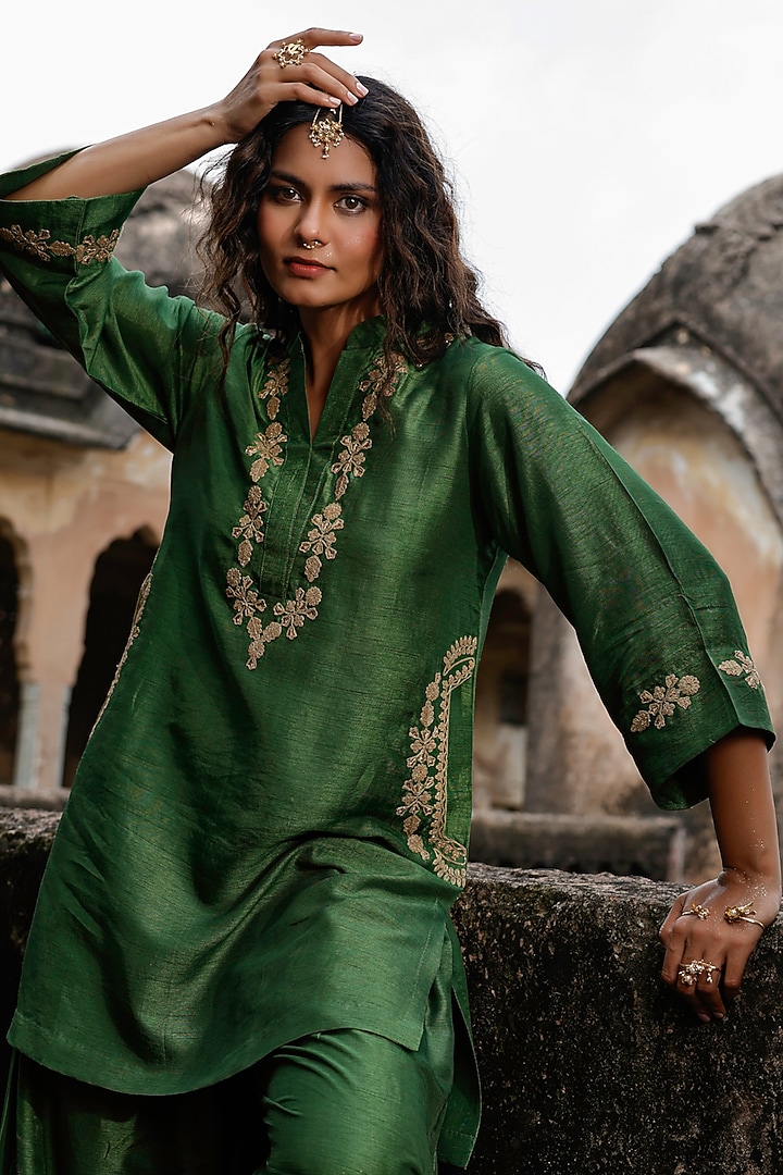 Dark Green Raw Silk Dori Hand Embroidered Short Kurta Set by Charu Makkar at Pernia's Pop Up Shop