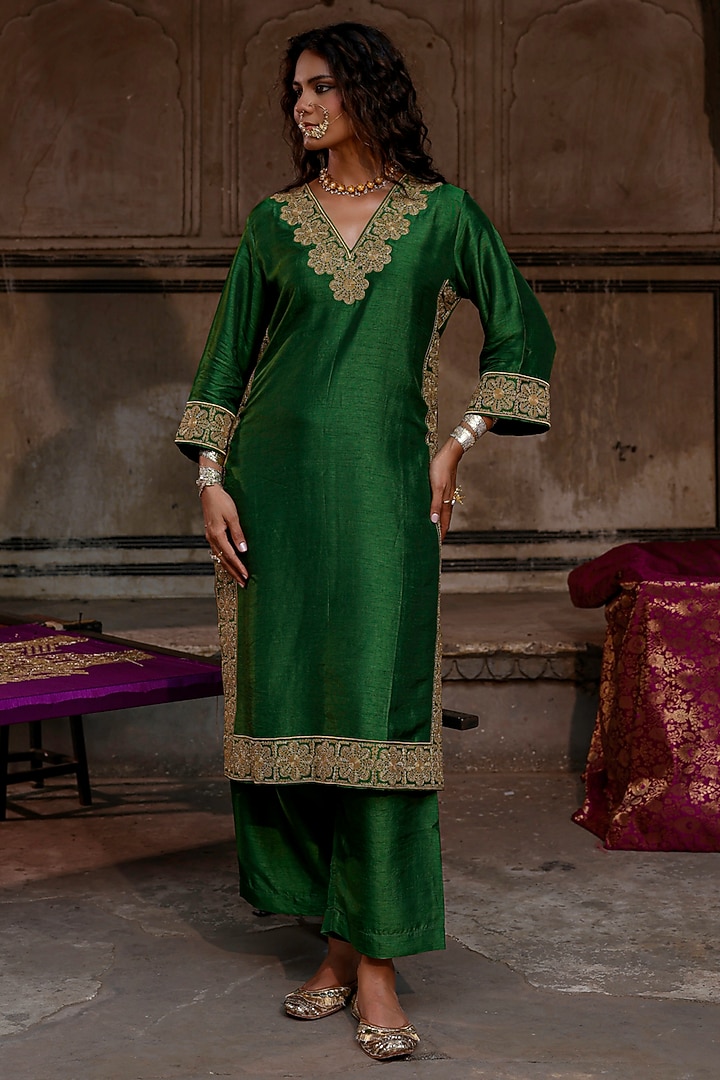 Dark Green Raw Silk Dori Hand Embroidered Kurta Set by Charu Makkar at Pernia's Pop Up Shop