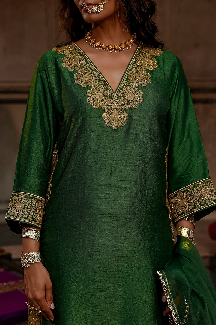 Dark Green Raw Silk Dori Hand Embroidered Kurta Set by Charu Makkar at Pernia's Pop Up Shop