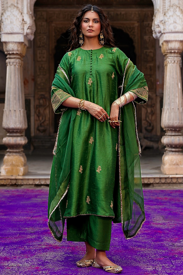 Dark Green Raw Silk Dori Hand Embroidered Kurta Set by Charu Makkar at Pernia's Pop Up Shop