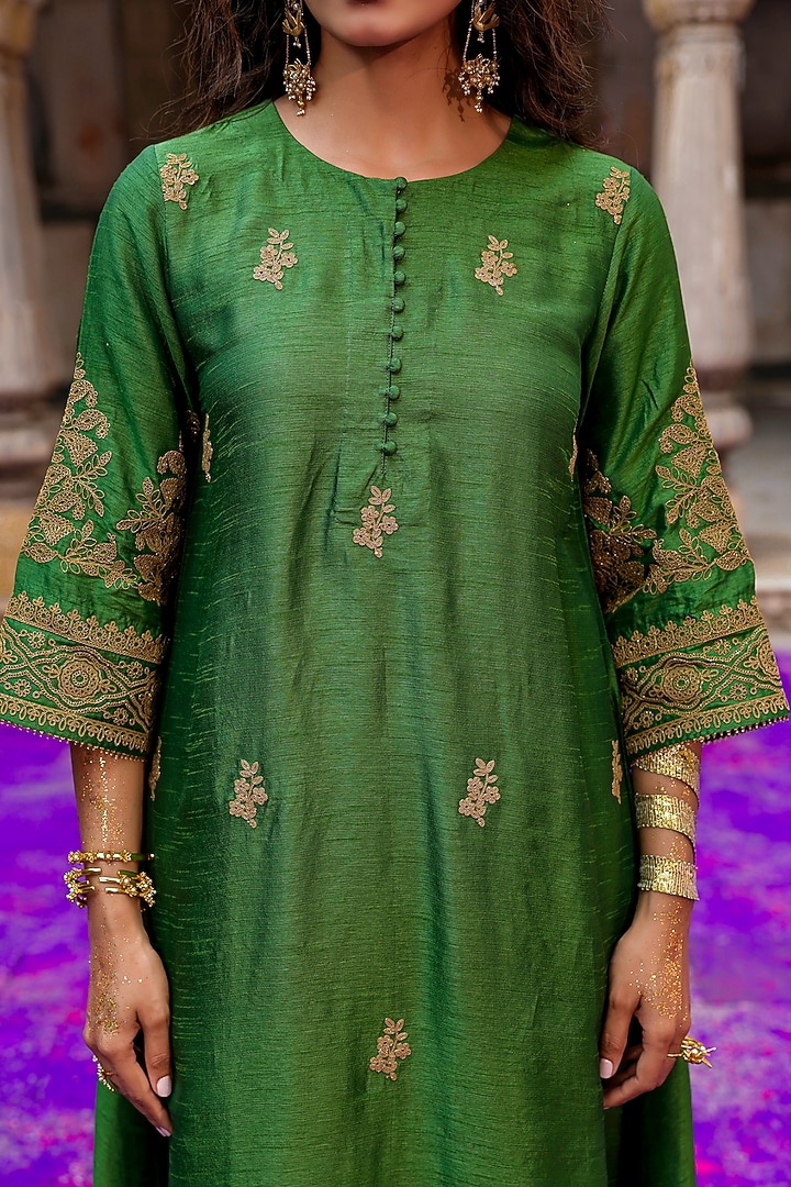 Dark Green Raw Silk Dori Hand Embroidered Kurta Set by Charu Makkar at Pernia's Pop Up Shop