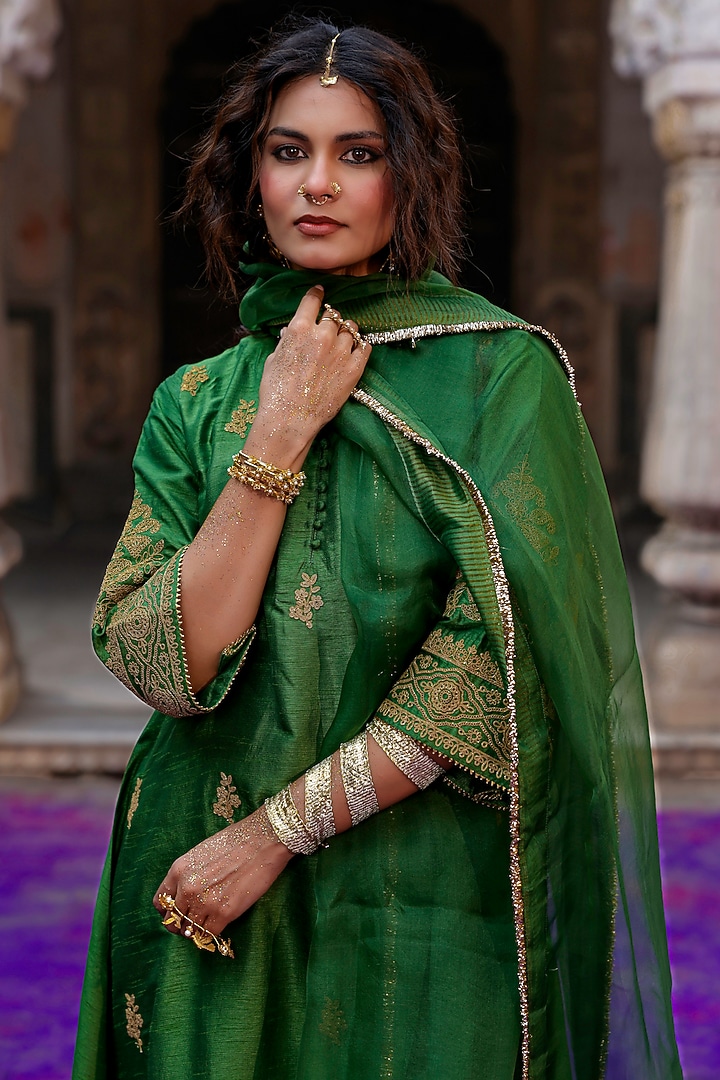 Dark Green Raw Silk Dori Hand Embroidered Kurta Set by Charu Makkar at Pernia's Pop Up Shop