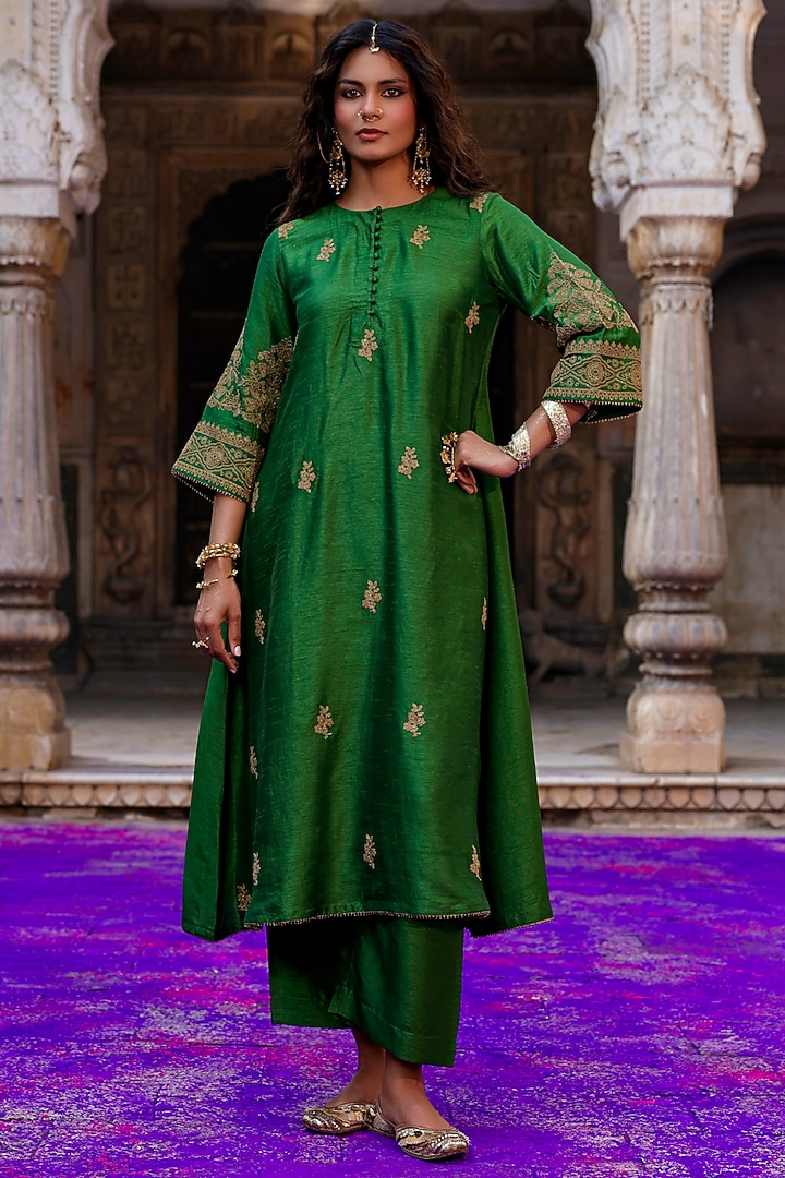 Dark Green Raw Silk Dori Hand Embroidered Kurta Set by Charu Makkar at Pernia's Pop Up Shop