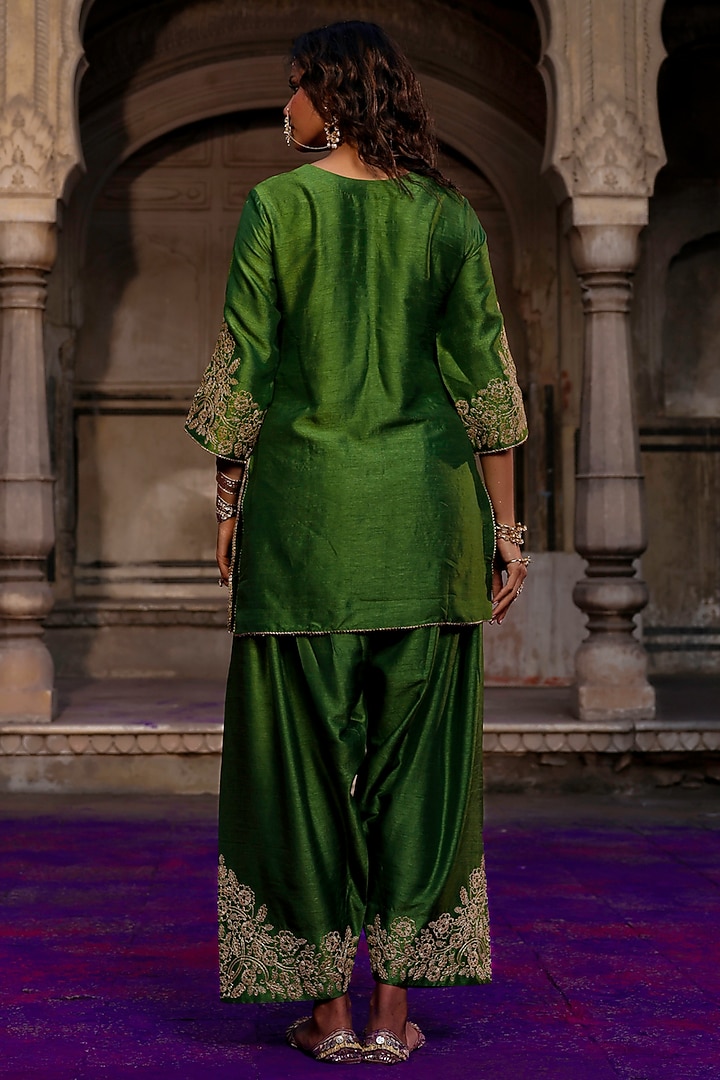 Dark Green Raw Silk Dori Hand Embroidered Kurta Set by Charu Makkar at Pernia's Pop Up Shop
