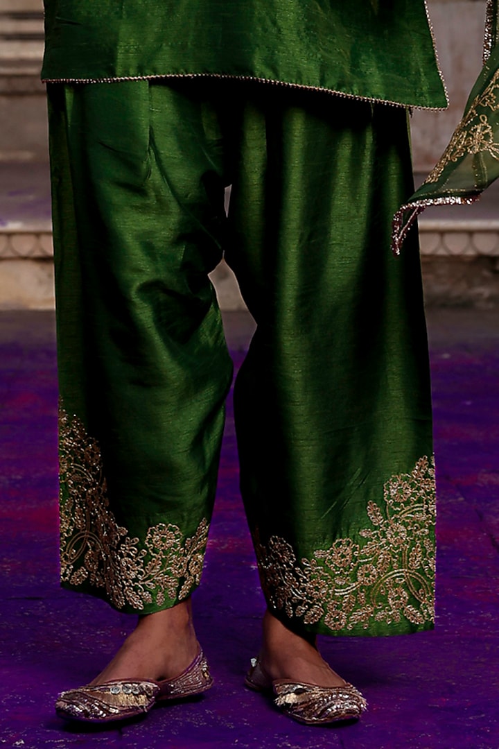 Dark Green Raw Silk Dori Hand Embroidered Kurta Set by Charu Makkar at Pernia's Pop Up Shop